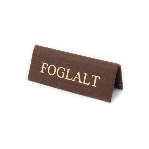 BARNA TEXTILBŐR FOGLALT TÁBLA ARANY NYOMATTAL, KICSI