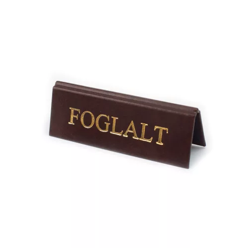 SÖTÉTBARNA MŰBŐR FOGLALT TÁBLA ARANY NYOMATTAL, KICSI