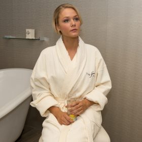   Serene Luxus Velúr Gofri Fürdőköpeny Elefántcsont XL, 400 g