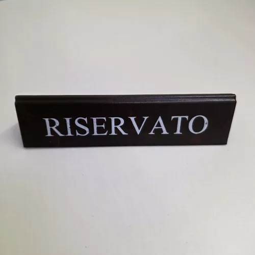 RISERVATO foglalt tábla, sötétbarna műbőr, fehér felirattal, nagy
