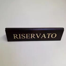   RISERVATO foglalt tábla, sötétbarna műbőr, arany felirattal, nagy