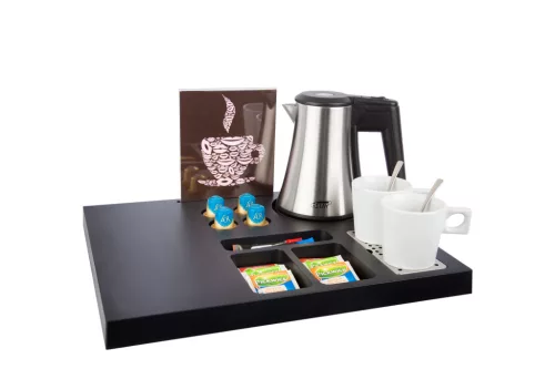 Siesta tálca 0,5L-es vízforralóval és 2 fehér csészével
